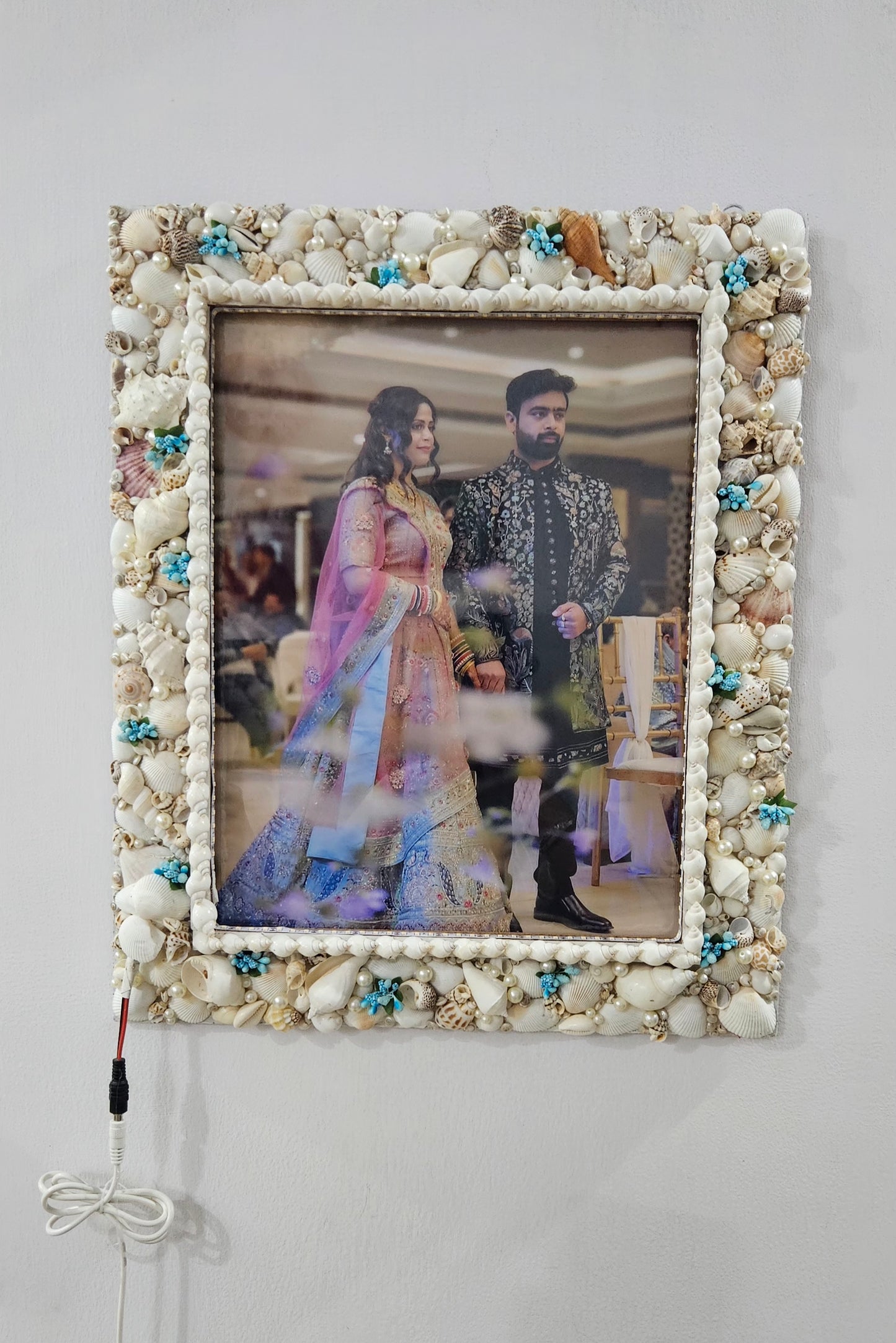 Luminous Memories: Seashell Illuminated LED Photo Frame - Shellkrafts