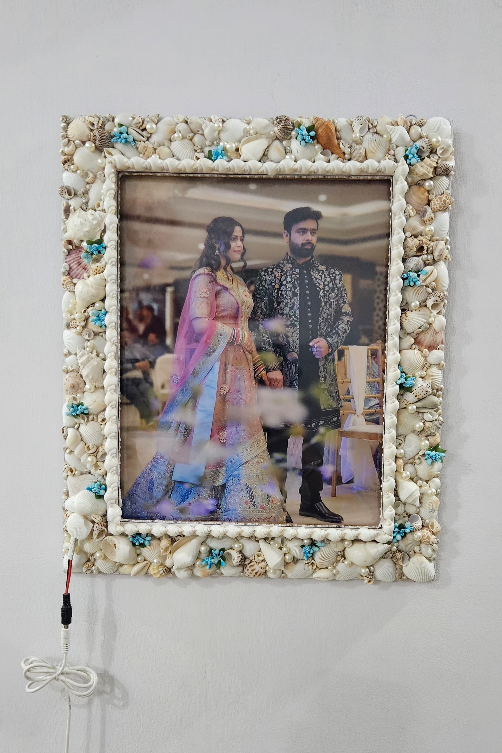 Luminous Memories: Seashell Illuminated LED Photo Frame - Shellkrafts