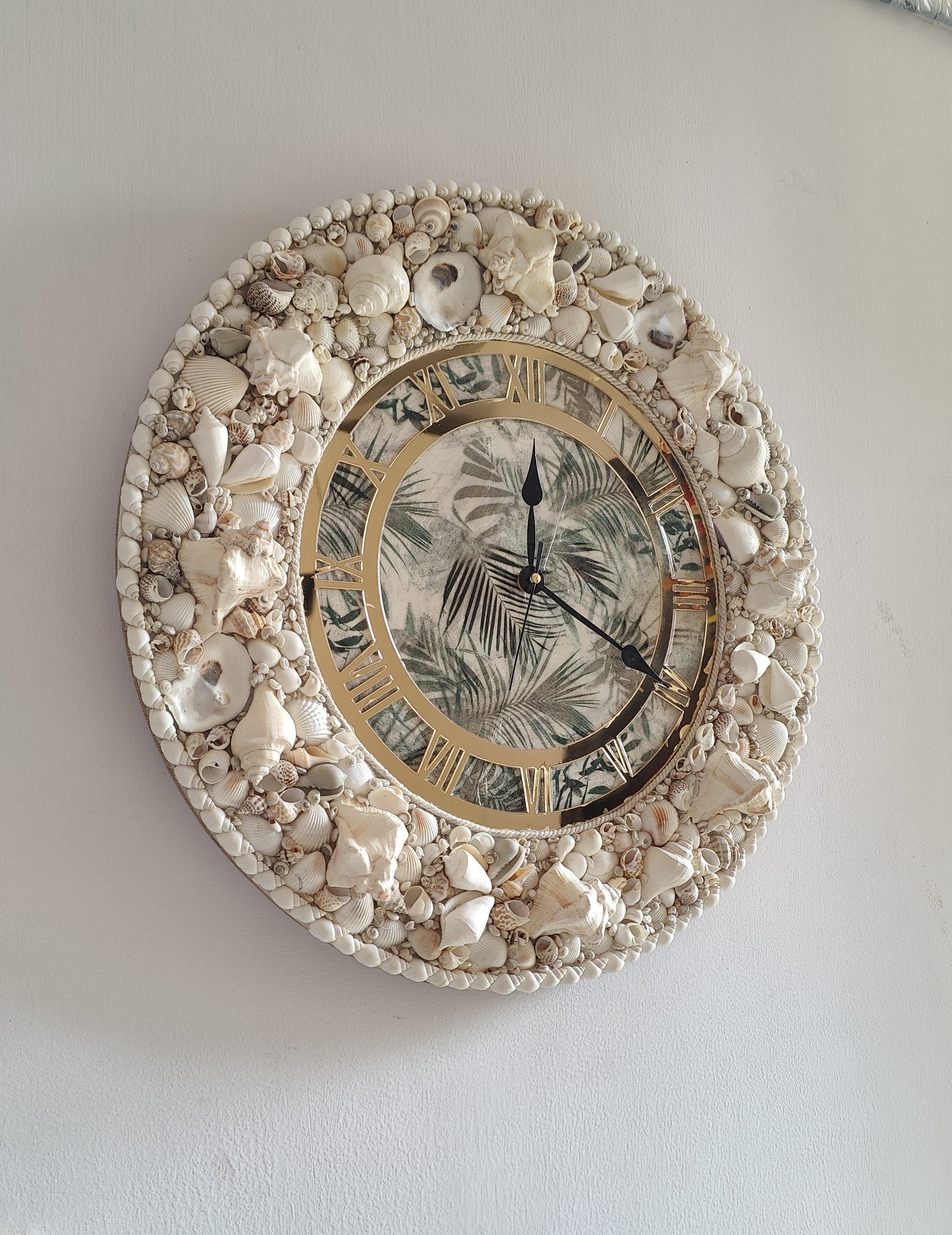 Coastal Elegance Seashell Wall Clock – Handcrafted Beach-Themed Décor 19inch - Shellkrafts