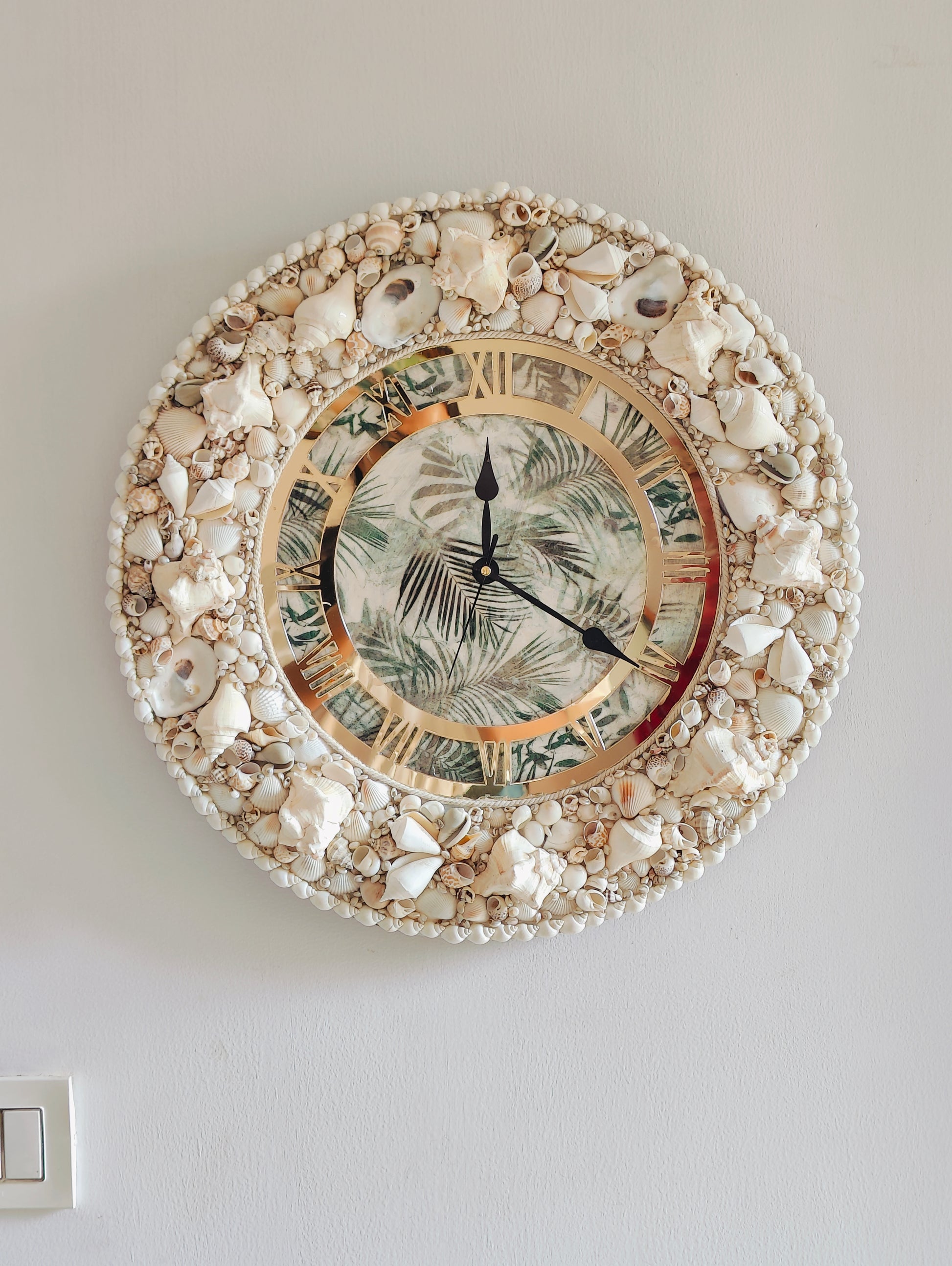 Coastal Elegance Seashell Wall Clock – Handcrafted Beach-Themed Décor 19inch - Shellkrafts