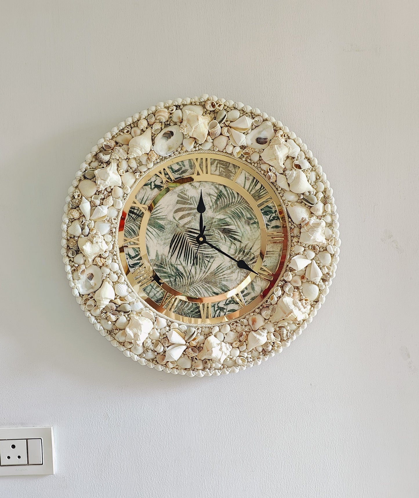 Coastal Elegance Seashell Wall Clock – Handcrafted Beach-Themed Décor 19inch