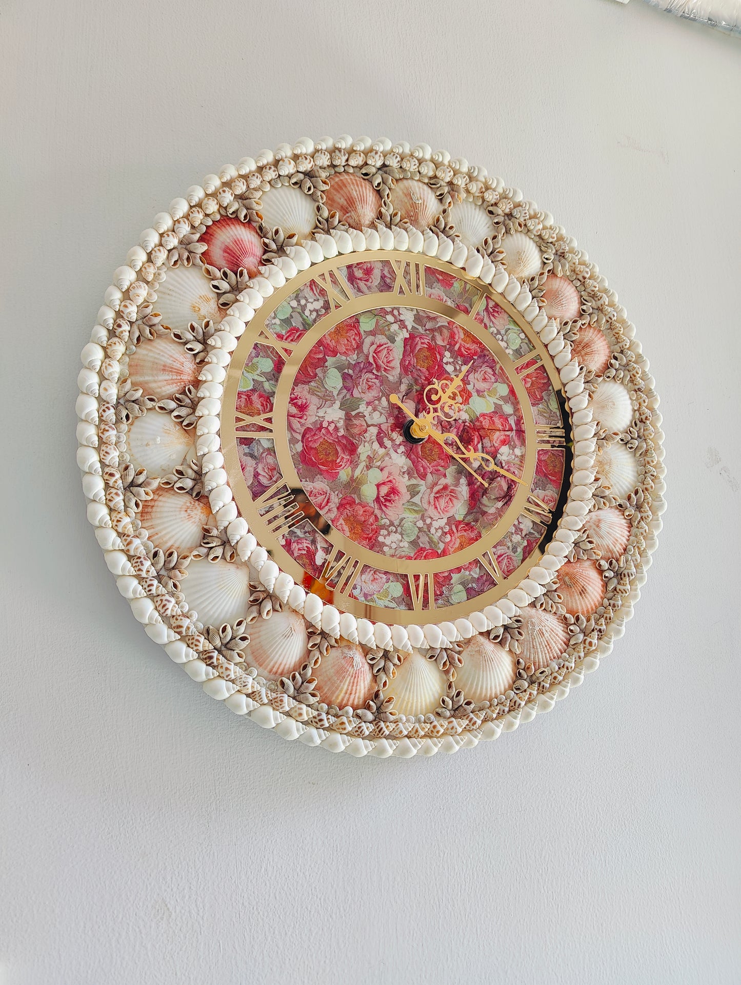 Handcrafted Seashell Wall Clock – Elegant Ocean-Themed Home Decor 19inch - Shellkrafts