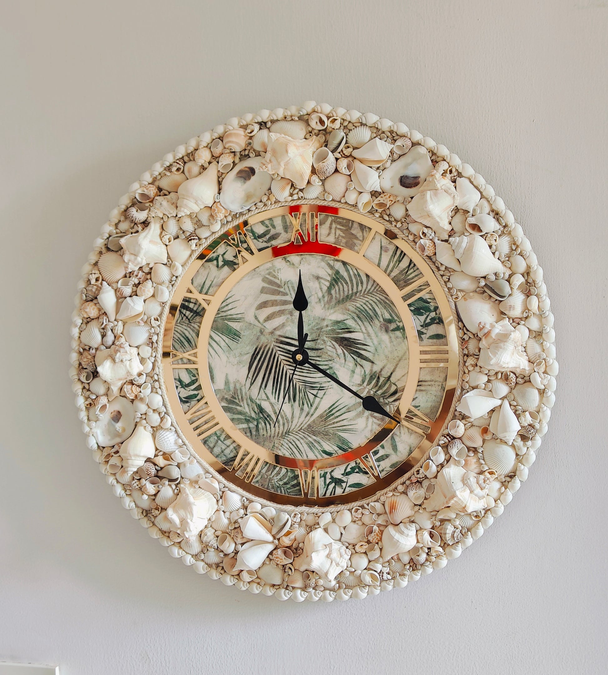 Coastal Elegance Seashell Wall Clock – Handcrafted Beach-Themed Décor 19inch - Shellkrafts