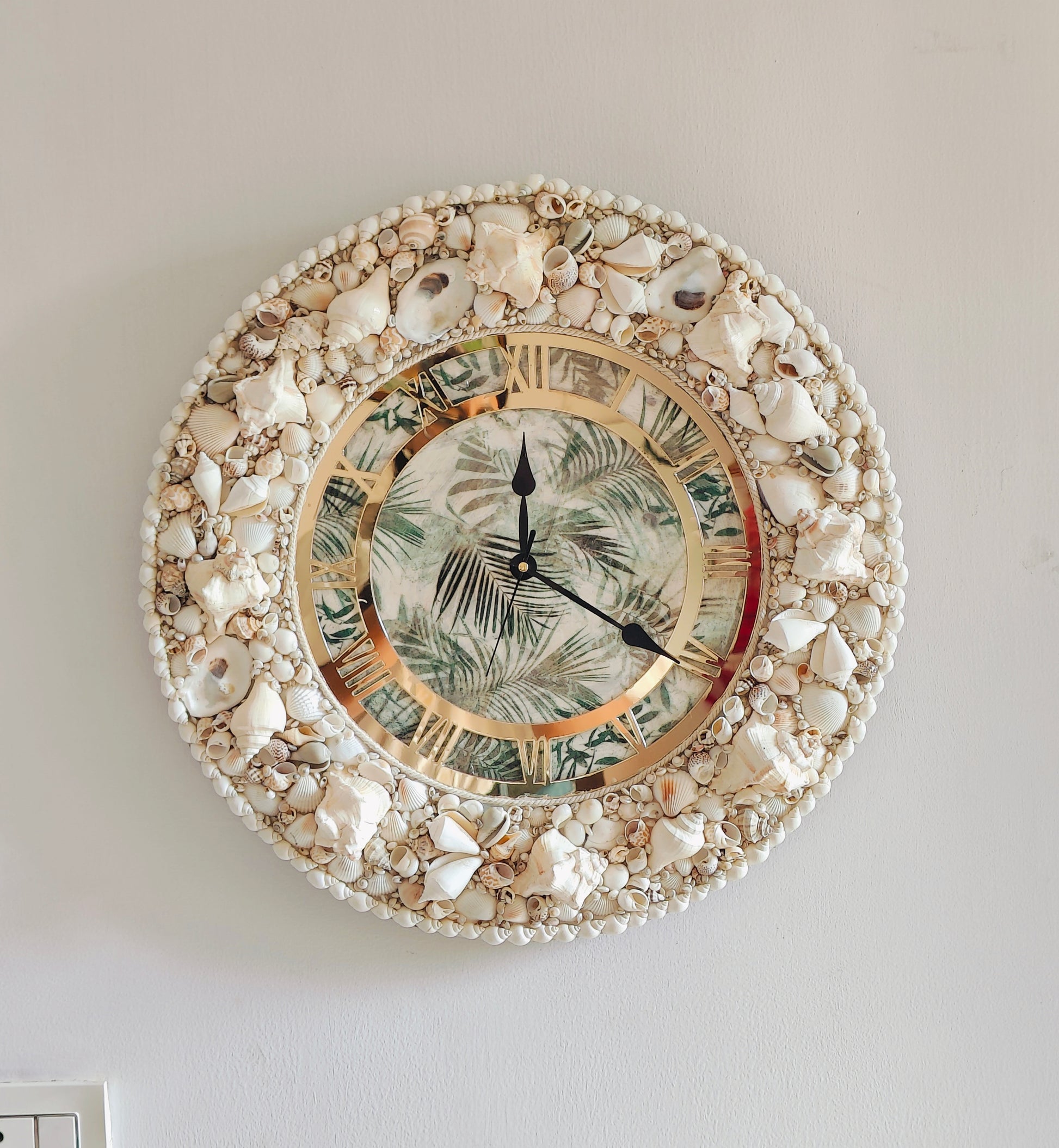 Coastal Elegance Seashell Wall Clock – Handcrafted Beach-Themed Décor 19inch - Shellkrafts