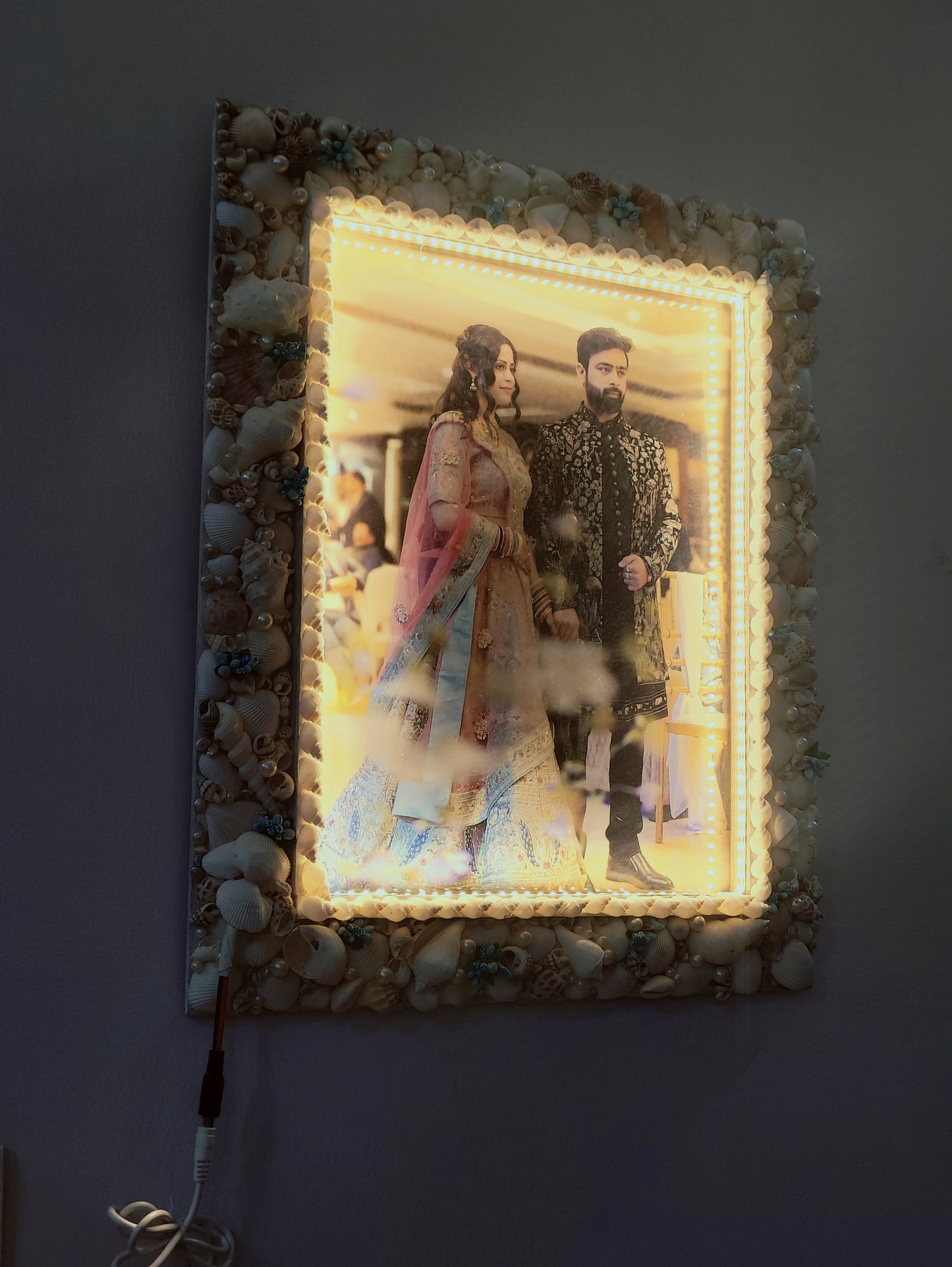 Luminous Memories: Seashell Illuminated LED Photo Frame - Shellkrafts