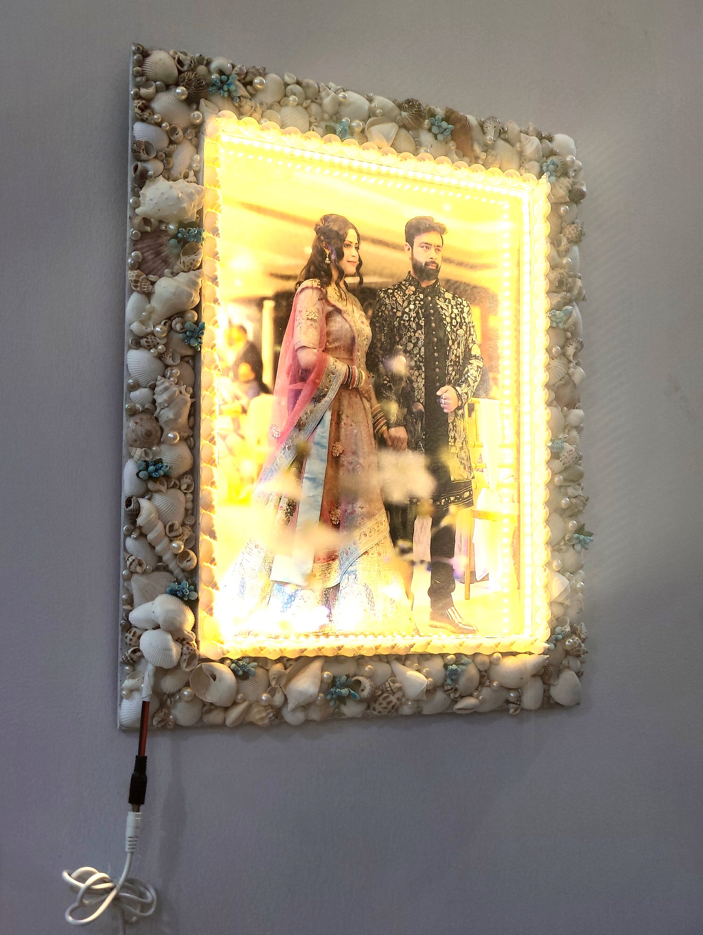 Luminous Memories: Seashell Illuminated LED Photo Frame - Shellkrafts