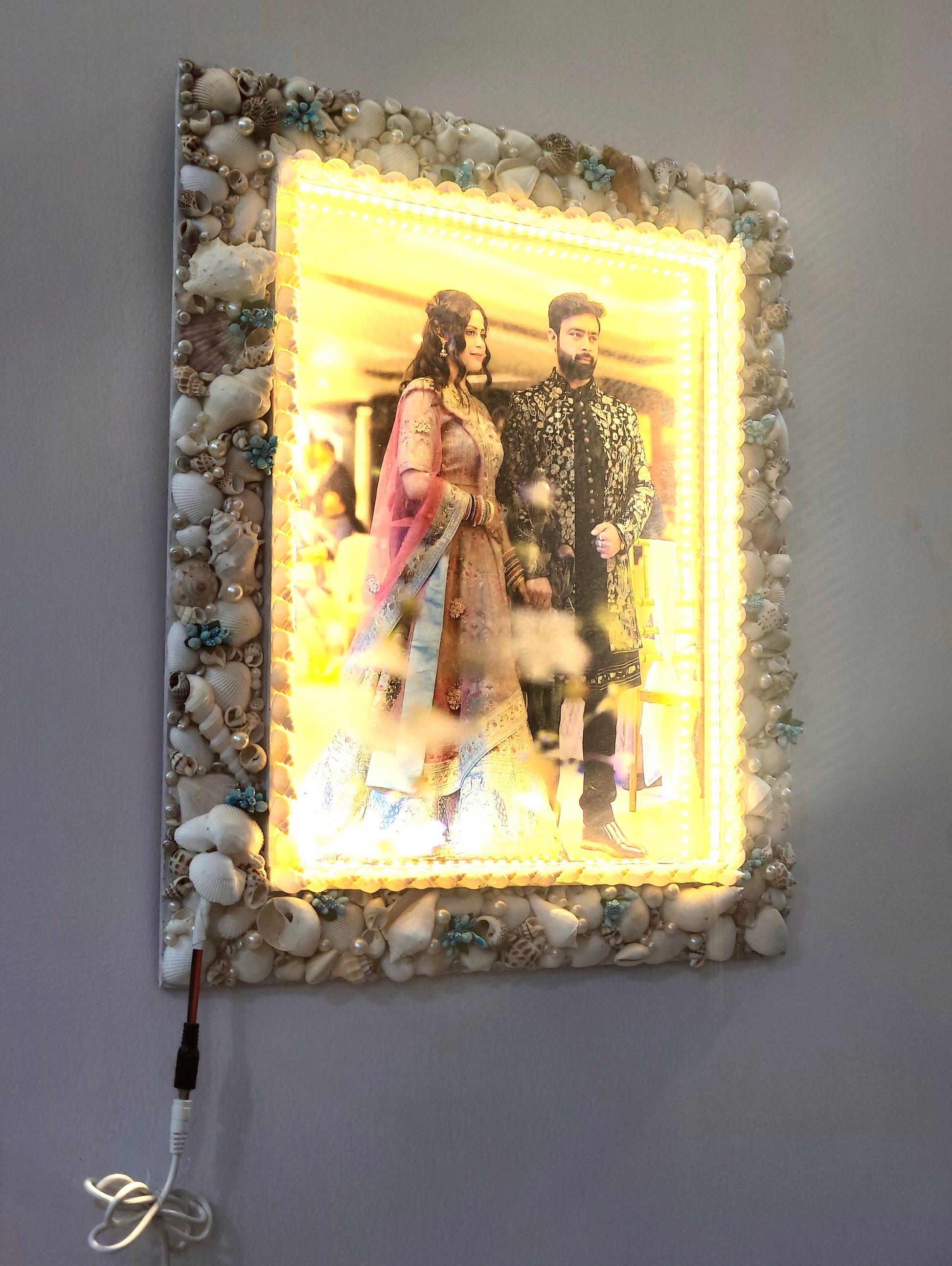 Luminous Memories: Seashell Illuminated LED Photo Frame - Shellkrafts
