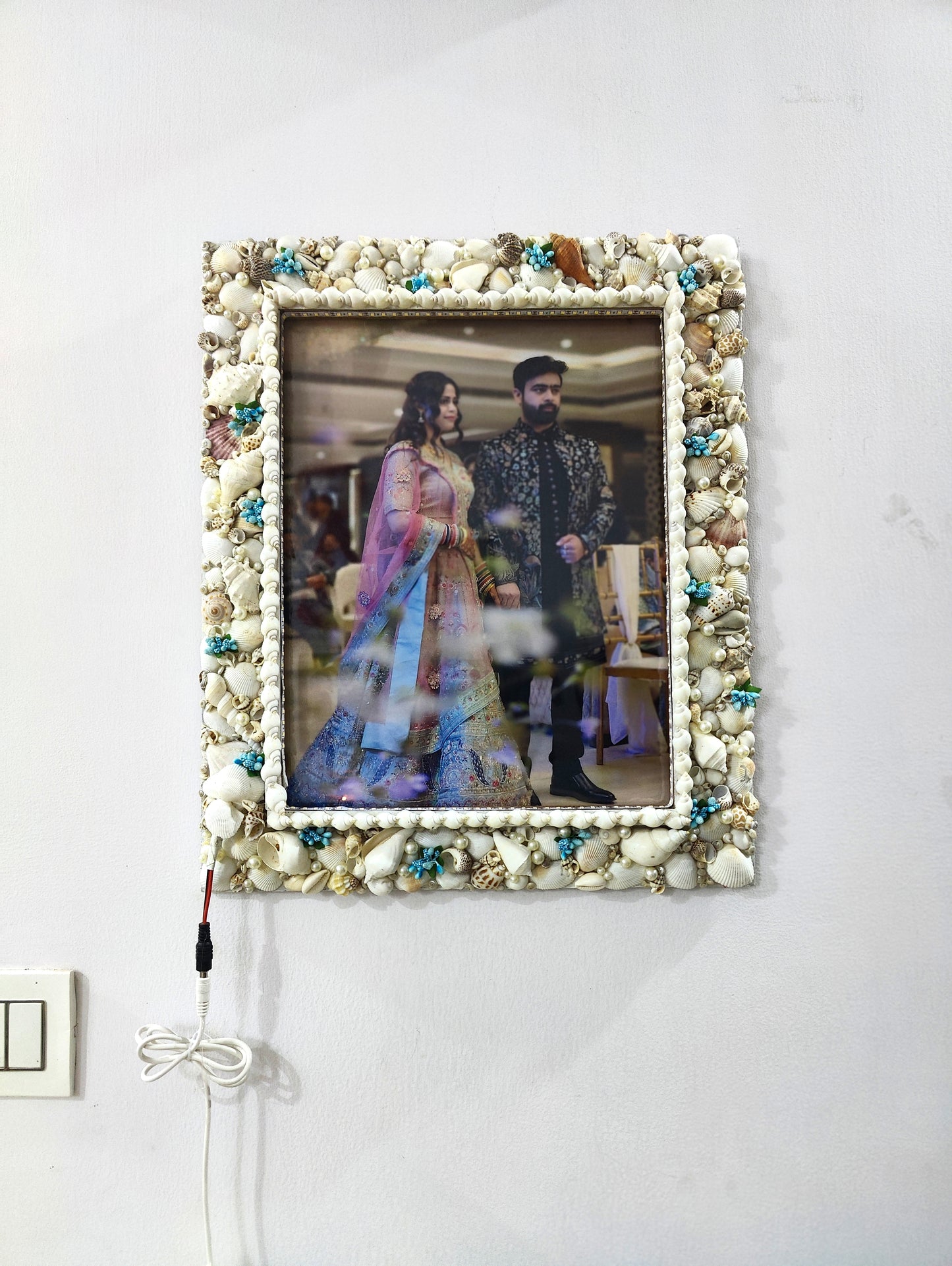 Luminous Memories: Seashell Illuminated LED Photo Frame - Shellkrafts