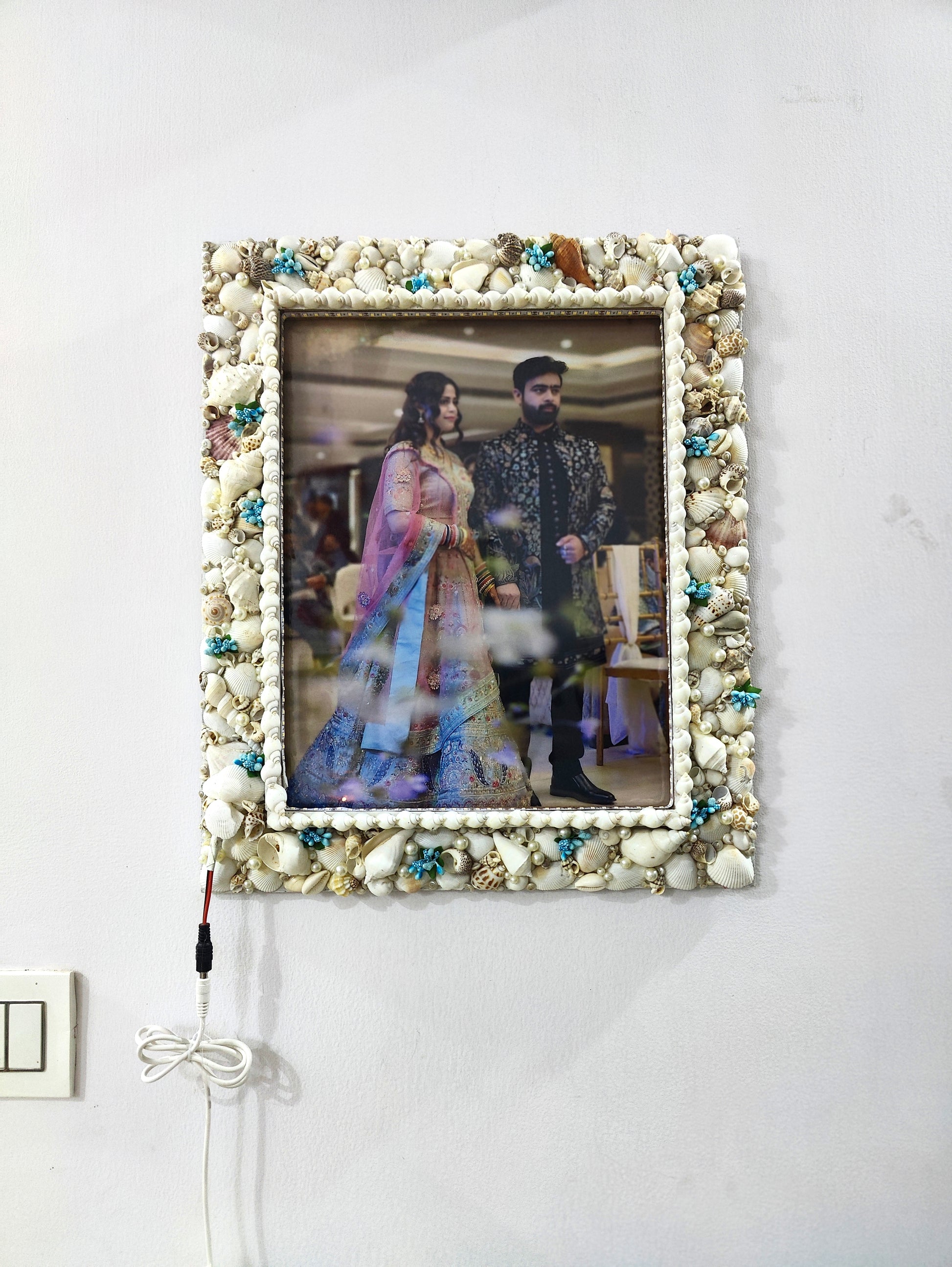 Luminous Memories: Seashell Illuminated LED Photo Frame - Shellkrafts