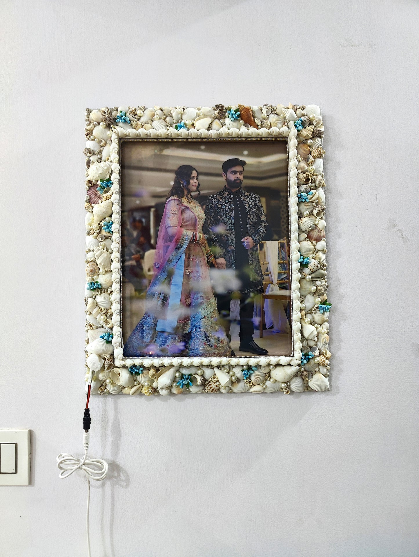 Luminous Memories: Seashell Illuminated LED Photo Frame - Shellkrafts