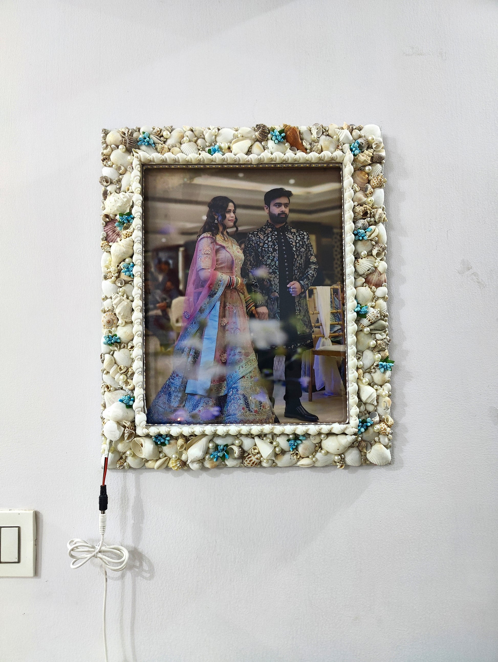 Luminous Memories: Seashell Illuminated LED Photo Frame - Shellkrafts