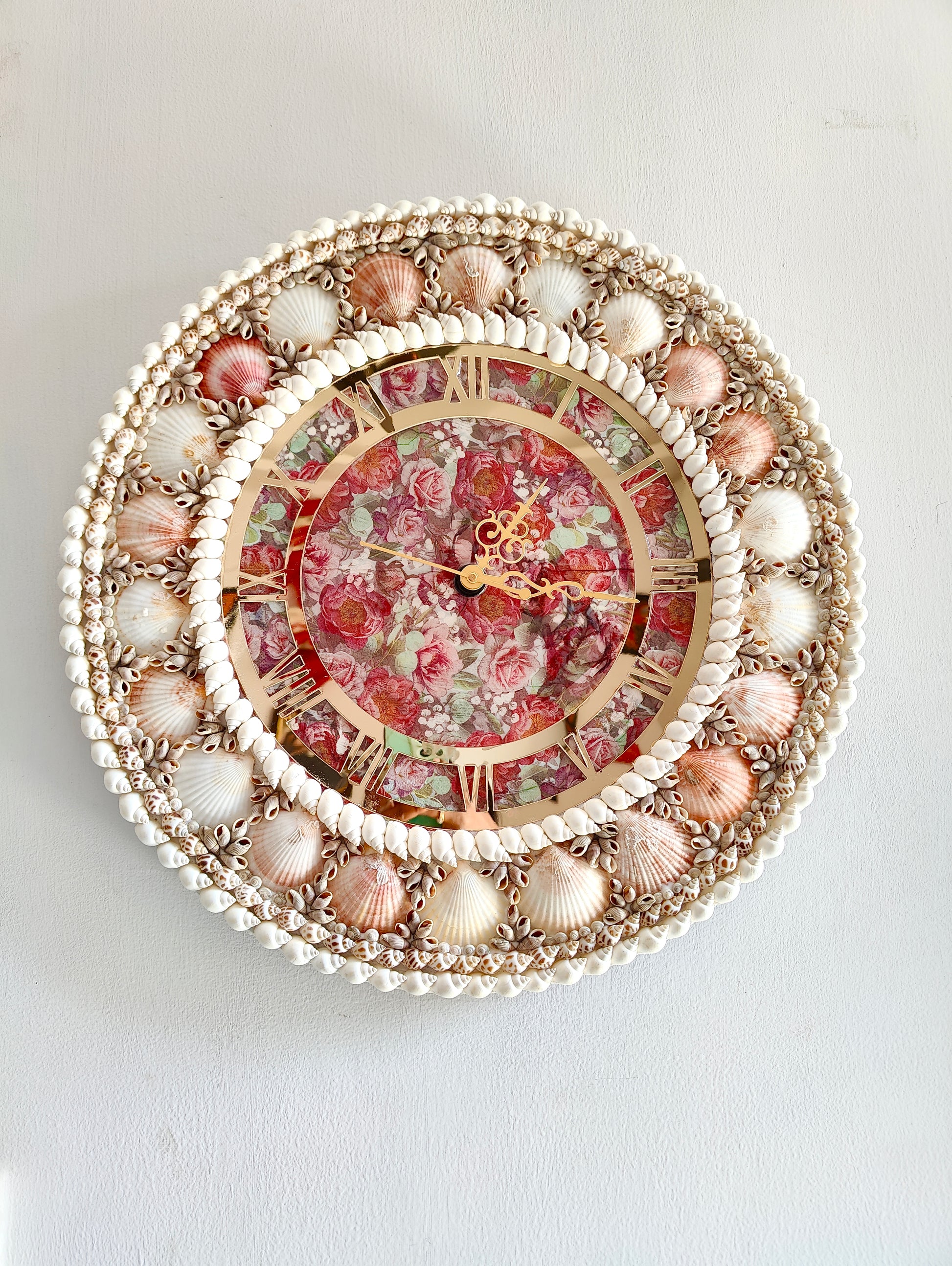 Handcrafted Seashell Wall Clock – Elegant Ocean-Themed Home Decor 19inch - Shellkrafts