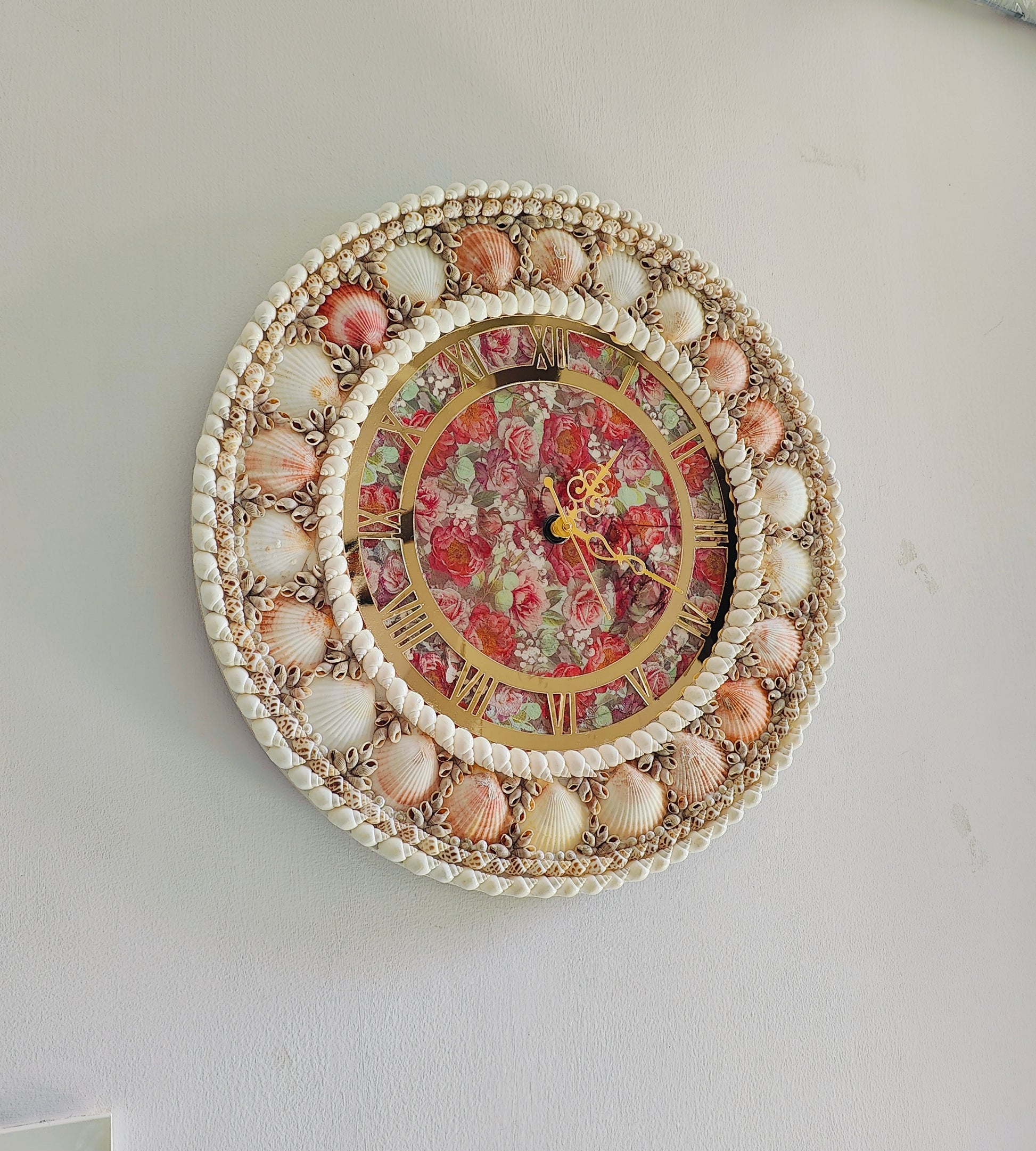 Handcrafted Seashell Wall Clock – Elegant Ocean-Themed Home Decor 19inch - Shellkrafts