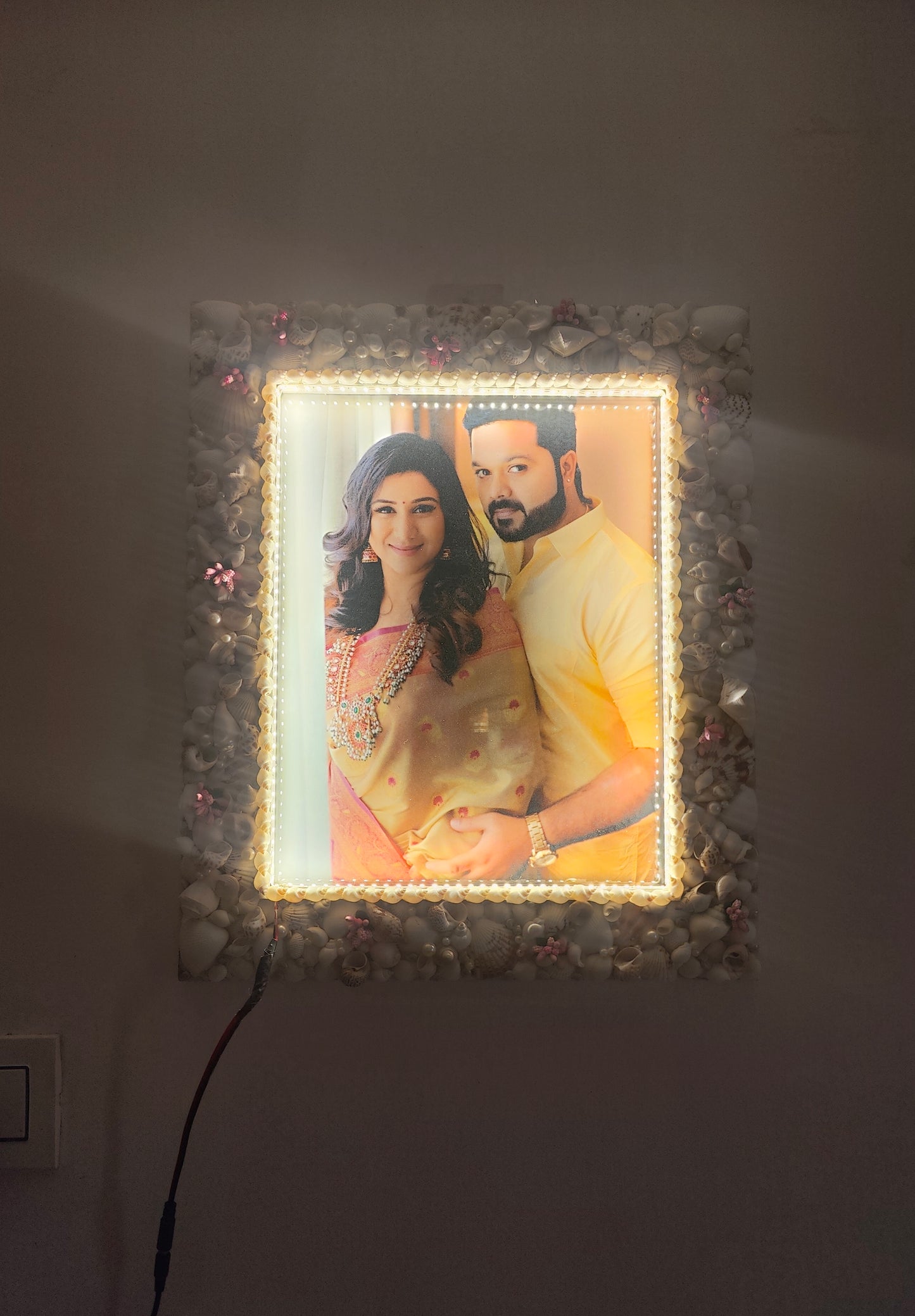 Luminous Memories: Seashell Illuminated LED Photo Frame - Shellkrafts