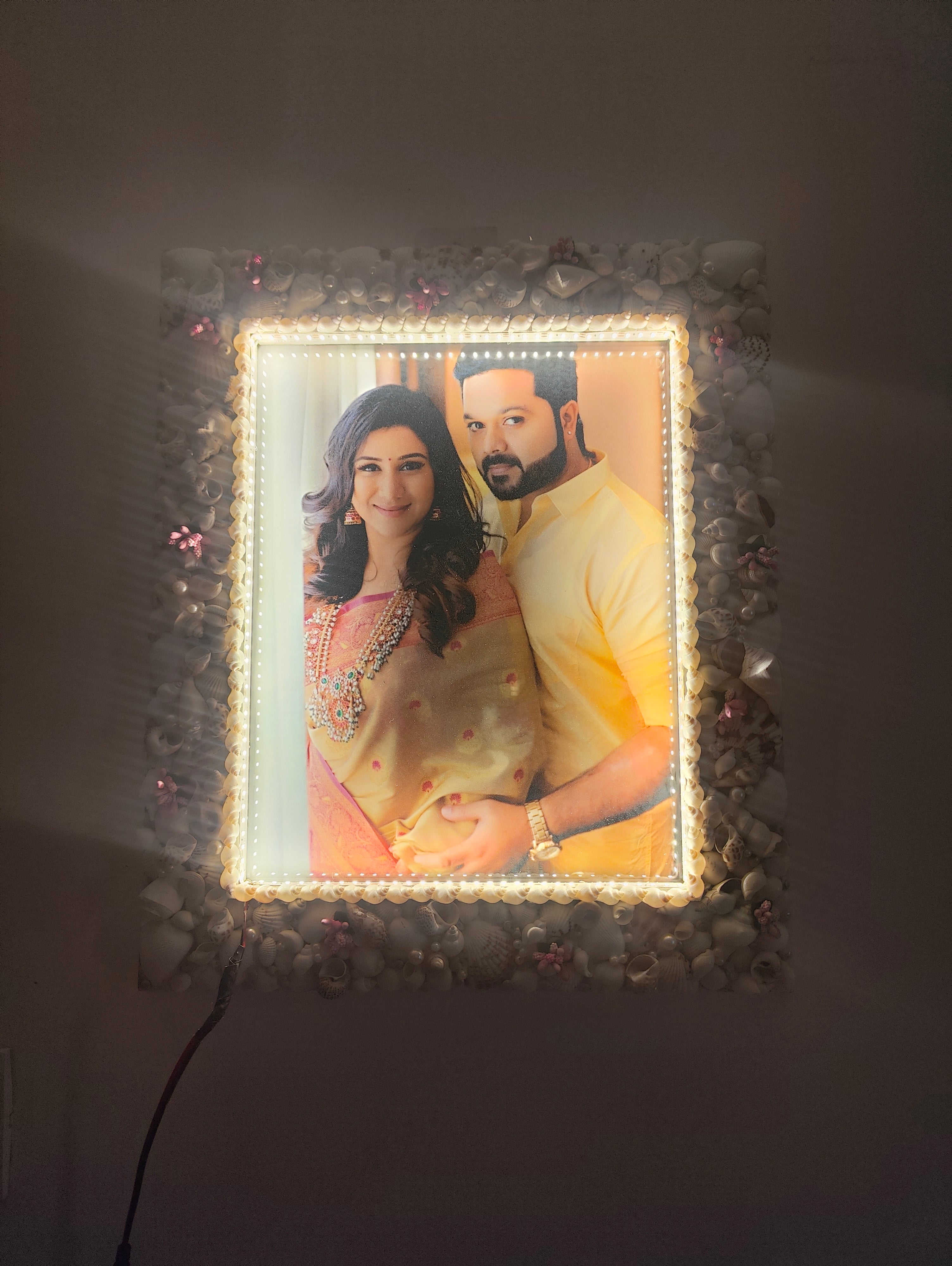 Luminous Memories: Seashell Illuminated LED Photo Frame - Shellkrafts