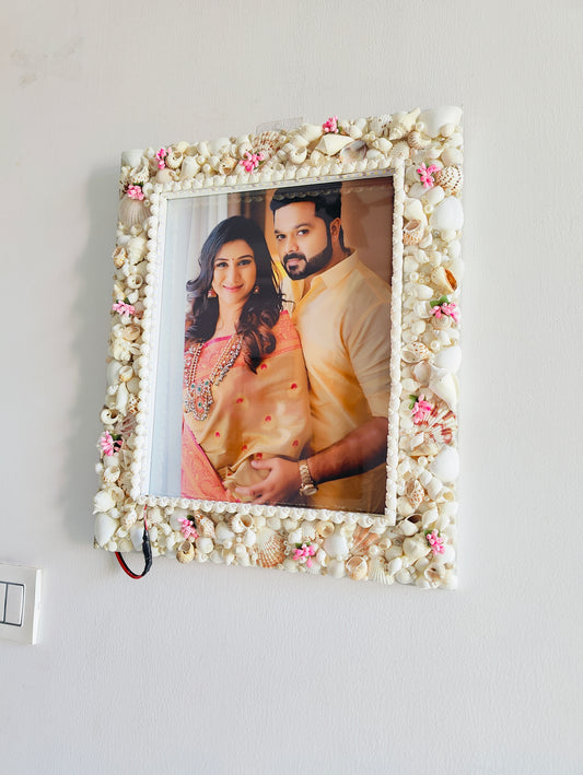 Handcrafted Seashell Photo Frame with Floral Accents – Coastal Elegance for Cherished Memories